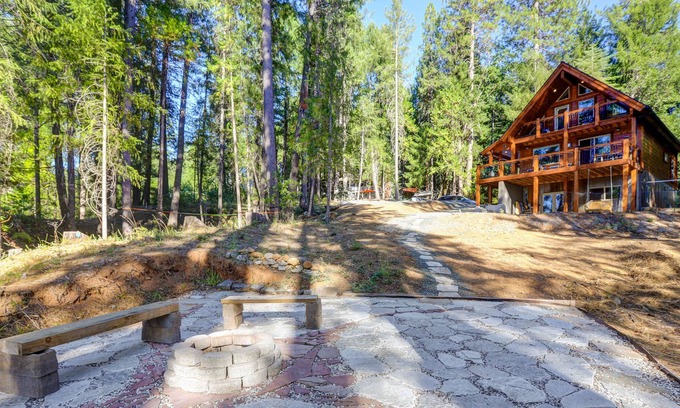 Nevada City House | Griffin's Lair | Rower’s Paradise | Modern Lakefront Cabin with Pool Table
