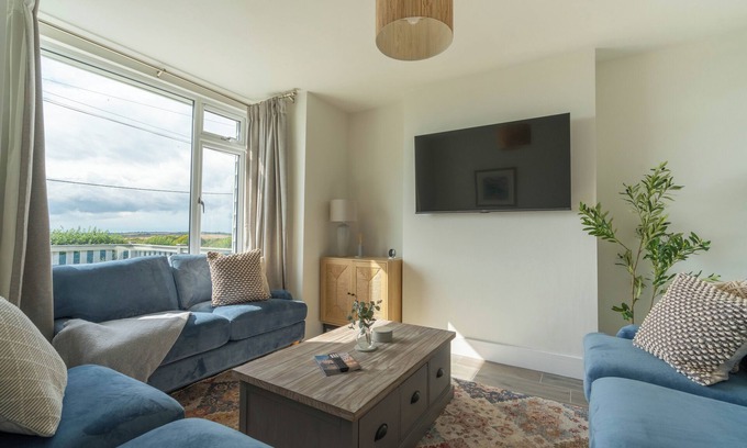 Indian Queens House | Griffin's Rest | near to A30 & Airport | Parking
