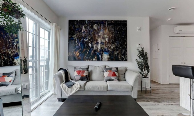 Griffintown Apartment | Griffintown Jewel | Stylish & Spacious