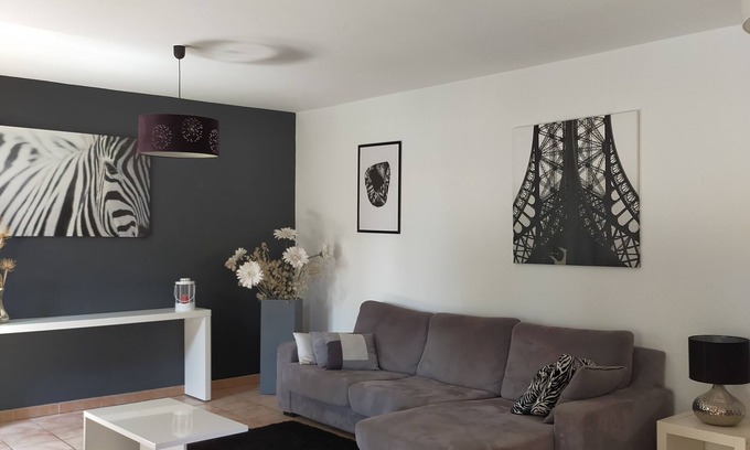 Grillon House | Grillon in the Enclave des Papes, 4 km from Château de Grignan.
