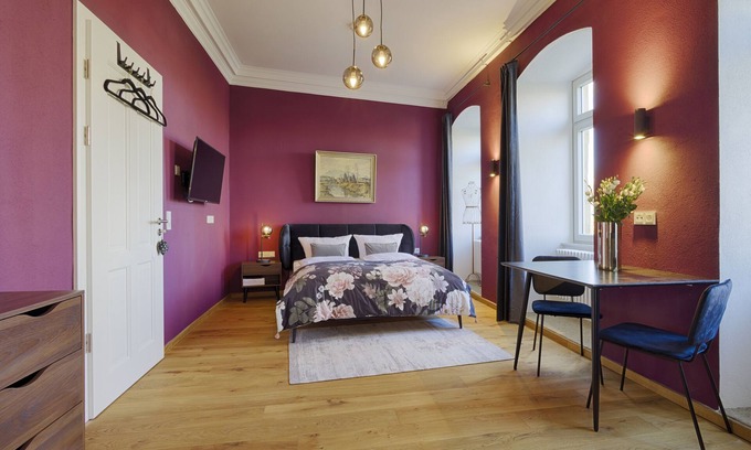 Rottenbauer Apartment | Grimm's Schlossapartments - Brave little tailor