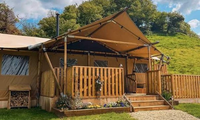 Castle Cary Cabin | Grisway Safari Tent Lodge - Next Door to The Newt In Somerset