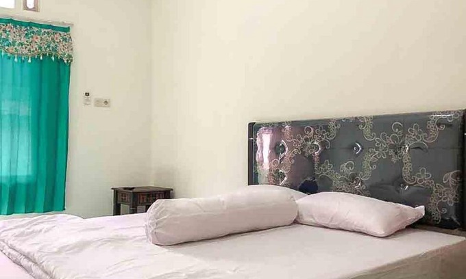 Madiun Hotel | Griya Fadamas Syariah near Taman Hijau Demangan Madiun Mitra RedDoorz