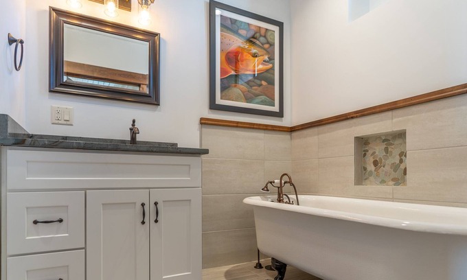 Emigrant House | Grizzly suite 25 Caspari Way UR