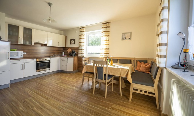 Moosbach Apartment | Große gemütliche Ferienwohnungen mit Balkon in ruhiger Lage
