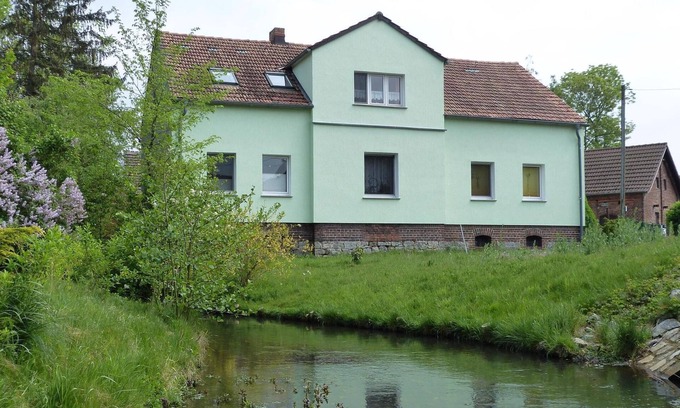 Burg Apartment | Große, Ruhig Gelegene Ferienwohnung, Direkt an Einem Kleinen Spreewaldfließ