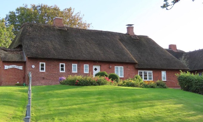 Fedderswarf Apartment | Große Warf mit Rasenfläche