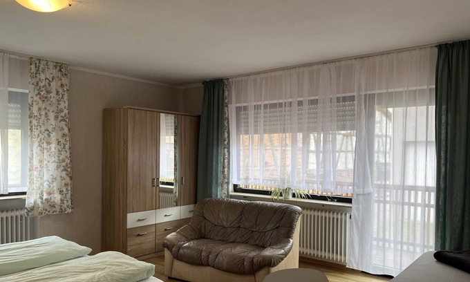 Morlesau Apartment | Großes und komfortables Ferienhaus mit Terrasse, kostenfreies Parken und WLAN