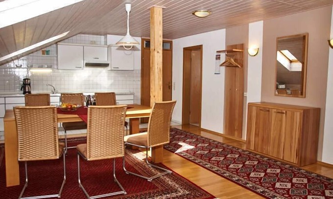 Riedenburg Apartment | Großzügige Ferienwohnung mit Dachterrasse und Garten