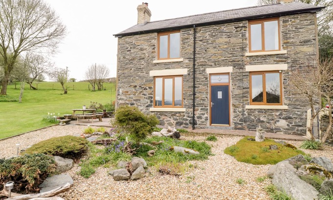 Corwen Cottage | GROES LWYD, pet friendly, character holiday cottage in Pencoed