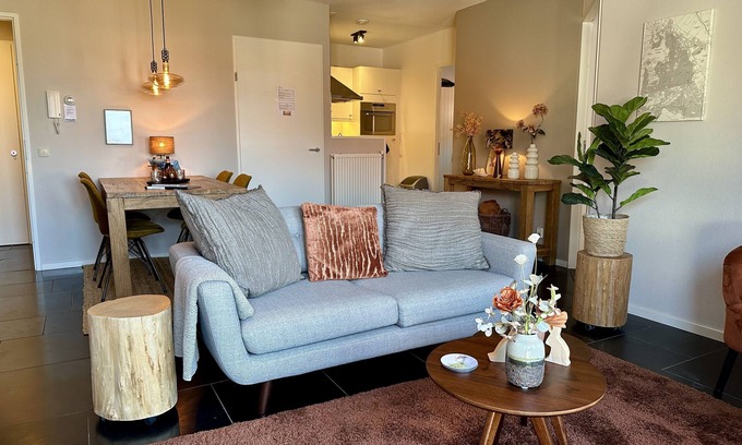 Groet Apartment | Groet: Komfortabel und Schön Eingerichtete Wohnung 2000 m vom Herrlichen Strand