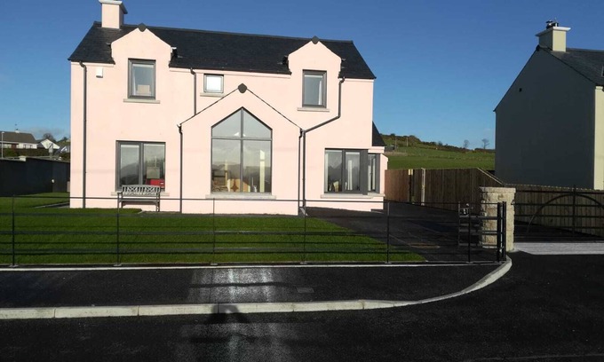 Castlewellan Cottage | Gromoth Mountain View Cottage - Heather Cottage