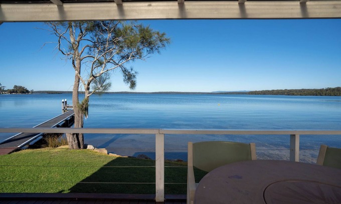 St. Georges Basin House | GRon - On the water of St Georges Basin great for water sports WIFI