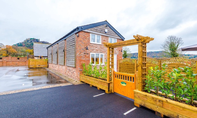 Tarporley Cottage | Grooms Room - a beautiful cottage sleeping 4 guests in 2 bedrooms