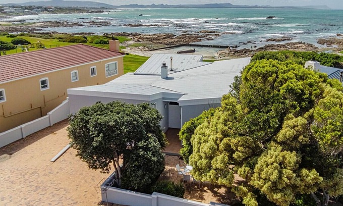 Van Dyks Bay House | Groot Kabeljou | Oceanfront Family Fun in Kleinbaai