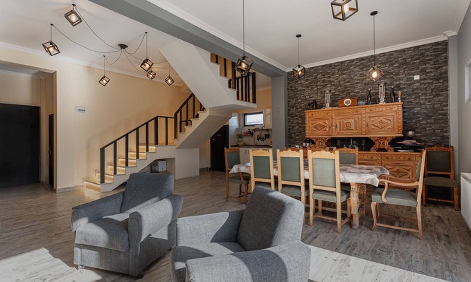 Vake-Saburtalo House | GROOVE BASE (left side)