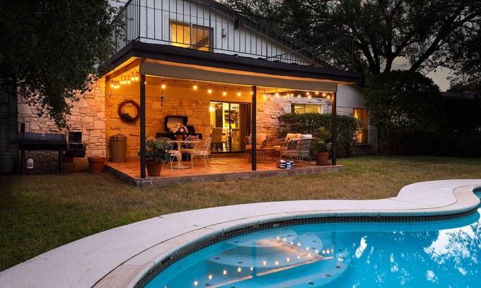 Universal City House | Groovy - A Birdy Vacation Rental