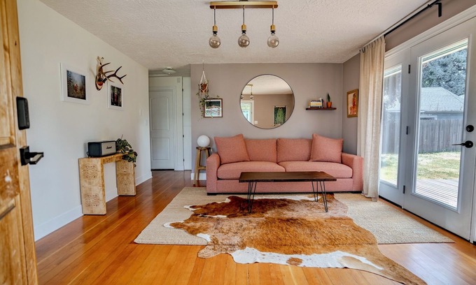Vancouver House | Groovy house w/yard, office, AC. Close to PDX!