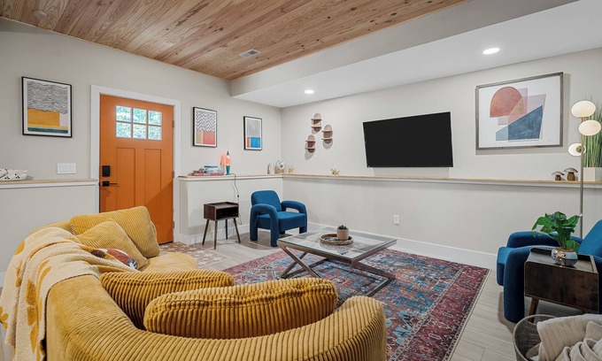 Treloar Apartment | Groovy In-Laws Suite