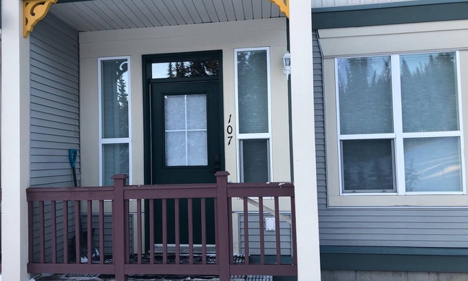 Silver Star Mountain Condo | Ground Floor Condo at Creekside - pet friendly, ski-in/out, large mudroom.