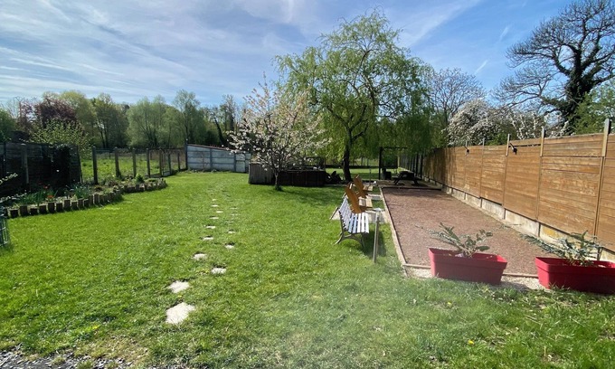 Saint-Amand-les-Eaux Apartment | Ground-floor studio 700 metres from the spa