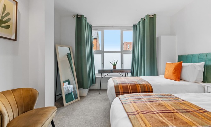 Loughborough Apartment | Ground Floor Apartment with Courtyard