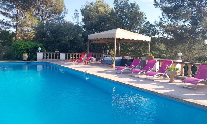 Molleges Apartment | Ground floor apartment in Provencal house with independent access ALPILLES