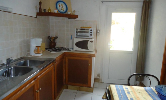 Saint-Cyprien Apartment | Ground floor apartment in a house with private entrance, peaceful