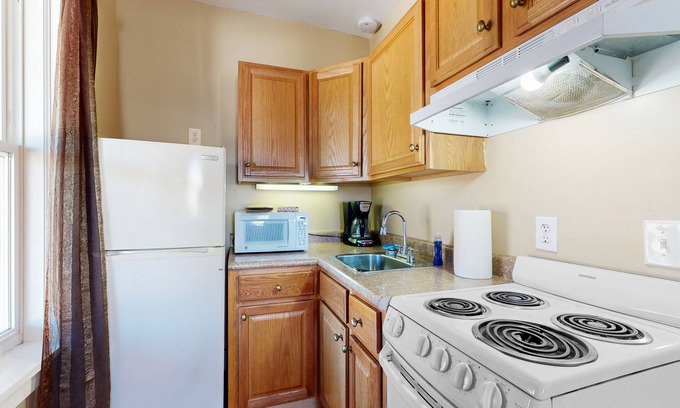 Naturita House | Ground-floor aparthotel with patio, grill, volleyball, mtn views