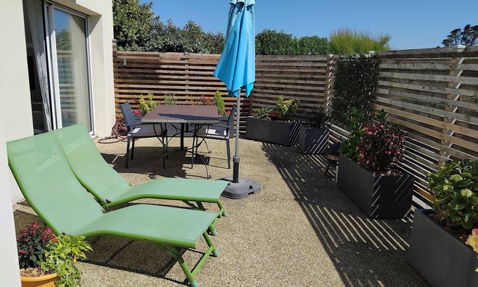 Plomodiern Apartment | GROUND FLOOR APARTMENT LARGE TERRACE SHELTERED FROM THE WIND, WALKING DISTANCE TO THE BEACH