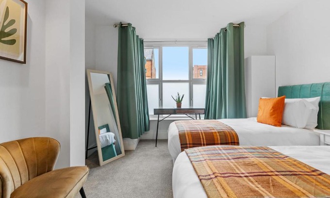 Loughborough Apartment | Ground Floor Apartment with Courtyard