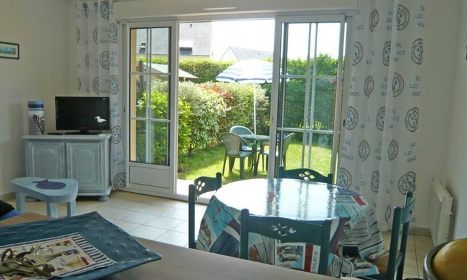 Barfleur Apartment | Ground-Floor Apartment with Private Garden, Parking & Fiber Internet in Scenic Barfleur
