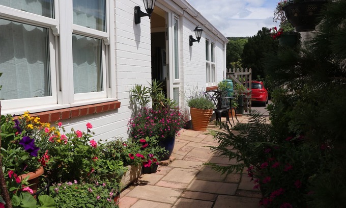 Sidmouth Apartment | Ground Floor apartment, close to beach and town centre, with parking