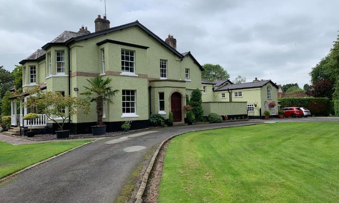 Northwich Apartment | Ground floor apartment in The Coach House