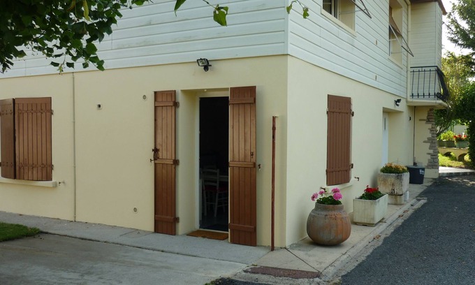 Arvert Apartment | Ground floor apartment of the owner's house