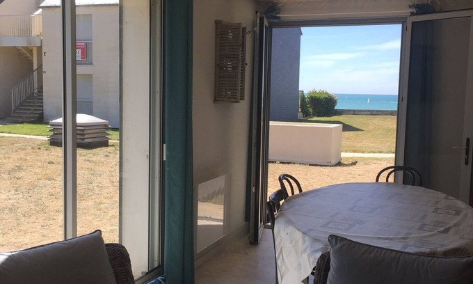 Jullouville Apartment | Ground floor at the edge of a sandy beach