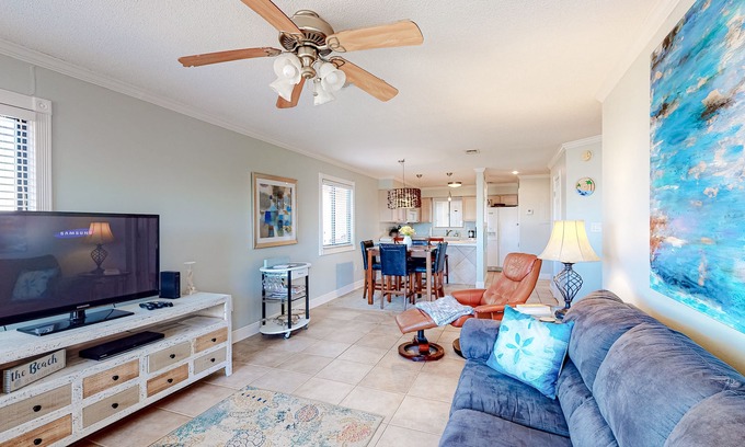 Navarre Beach Condo | Ground-Floor Condo near the Beach w/Private W/D, A/C, Shared Outdoor Pool