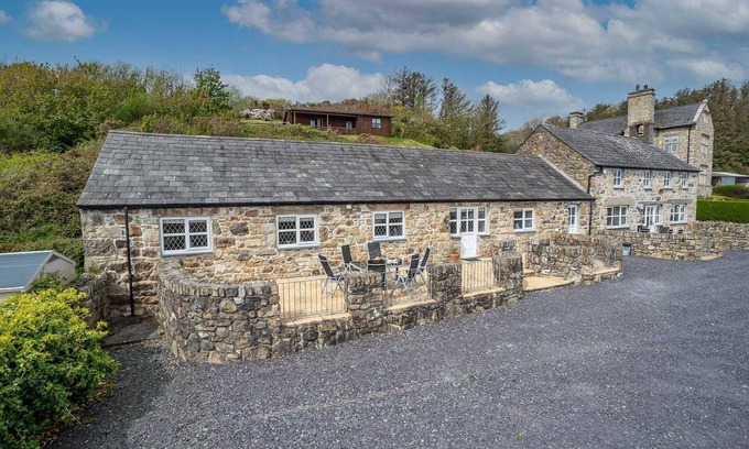 Mynytho Apartment | Ground floor cottage prime Abersoch seaside location | Stabal-Soch