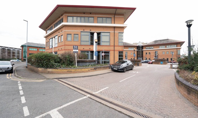 Harlington House | Ground Floor flat - with TV ,very close transport links to Heathrow airport