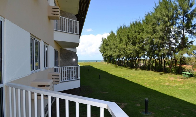 Porto de Galinhas Apartment | Ground floor flat with balcony Marupiara suites 118, Condo Beira Mar 12X interest-free