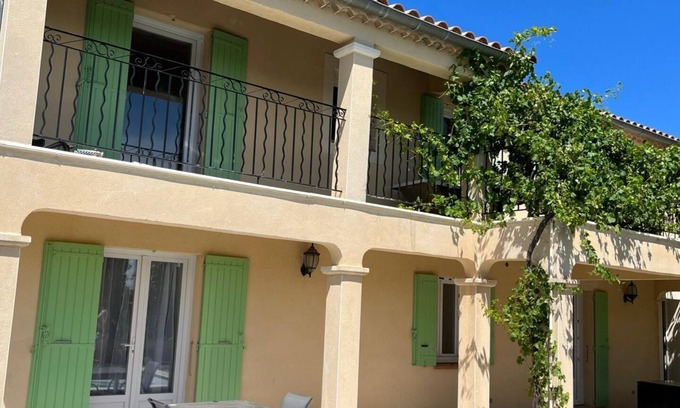 Beaumes-de-Venise Villa | Ground floor Villa with swimming pool + petanque area - 2 bedrooms with en-suite bathrooms
