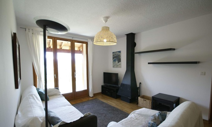 Saillagouse Apartment | Ground floor in La Cerdaña. Garden, swimming pool and fantastic views