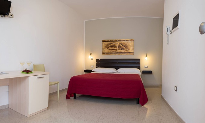 Torre Santa Sabina Bed & Breakfast | Ground Floor Double Room in "Donnosanto Residence"