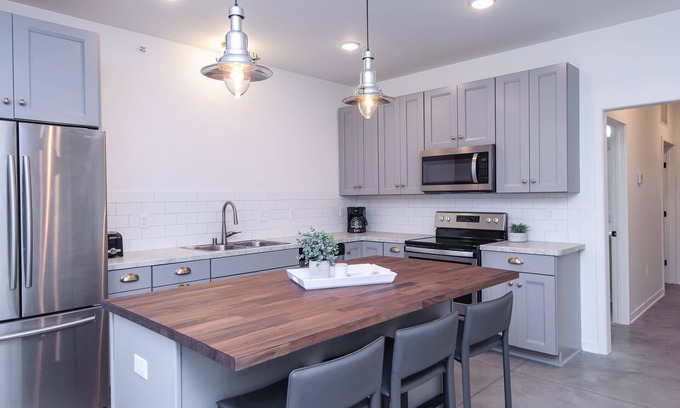 Northrup Condo | Ground Floor. No Stairs, 2bd/2ba, Fully Furnished