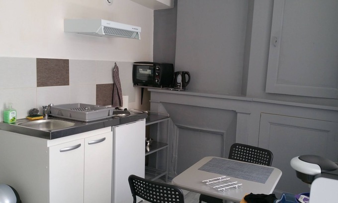 Meung-sur-Loire Apartment | Ground floor studio on the route des châteaux - Meung