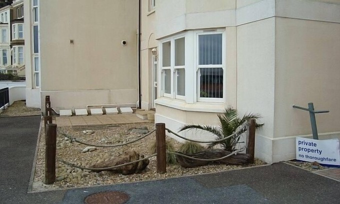 Dawlish Apartment | Ground Floor Sea Front Apartment