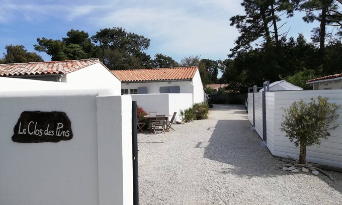 Rivedoux-Plage Cottage | Ground floor studio, calm of the pine forest, private patio, facing south, swimming pool