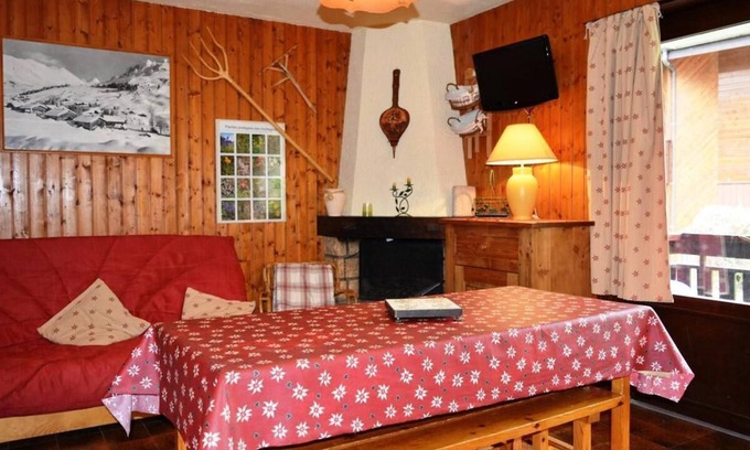Le Grand-Bornand Apartment | Ground floor, view mountain, fireplace or stove, parking, tv, ski locker, 32m², Le Grand Bornand