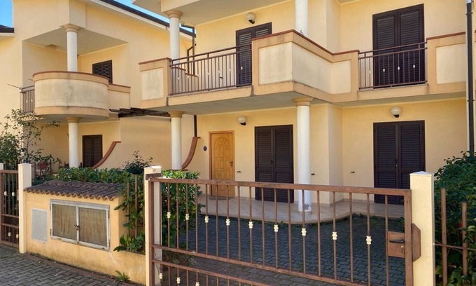 Villapiana Apartment | Ground-floor villa with reserved parking space a stone's throw from the sea