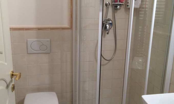 Viareggio Apartment | Ground floor with garden near the sea (air conditioning-2 bathrooms-safe)